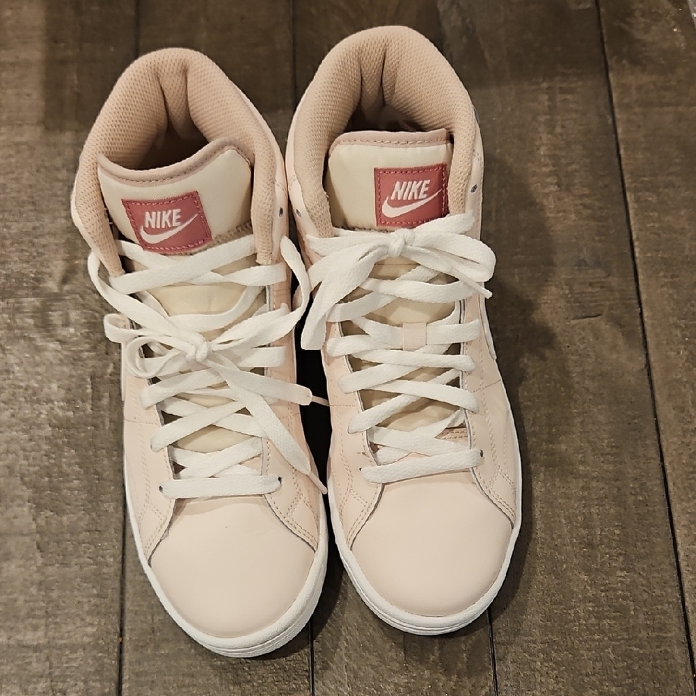 Nike Women's Court Royale2 SZ 6.5